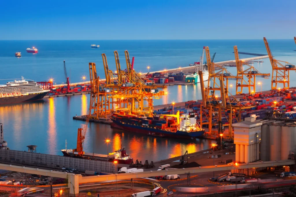 Shipping company in Dubai providing reliable global freight and cargo services